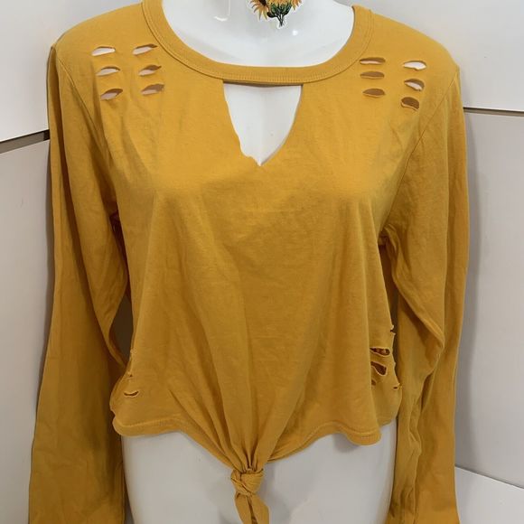 On Fire Cropped Long Sleeve T-Shirt Womens L Yellow 100% Cotton - Picture 1 of 2